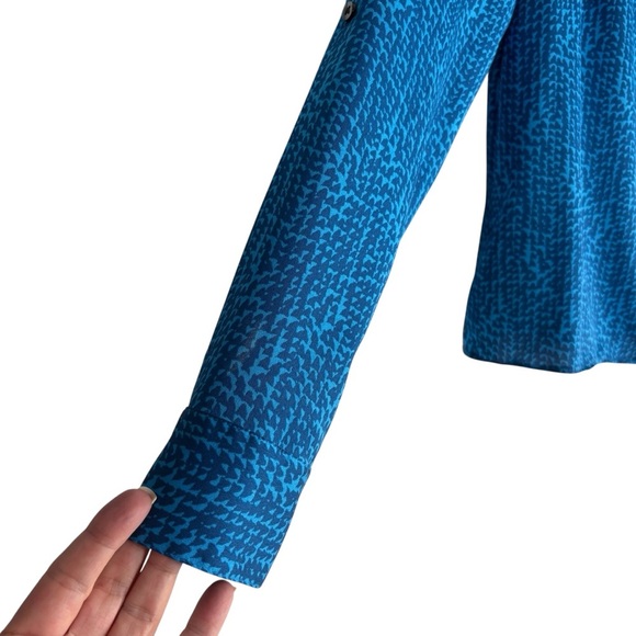 ANN TAYLOR Blue Patterned Long Sleeve Blouse in Royal/Teal Size 4 -- SO PRETTY! - Picture 3 of 6